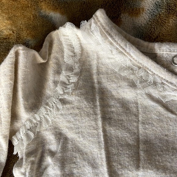 Baby girl size 3M OshKosh B’Gosh outfit - Picture 3 of 5